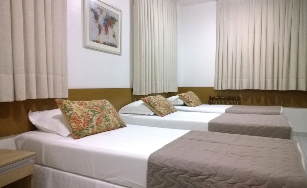 ROOM, QUADRUPLE