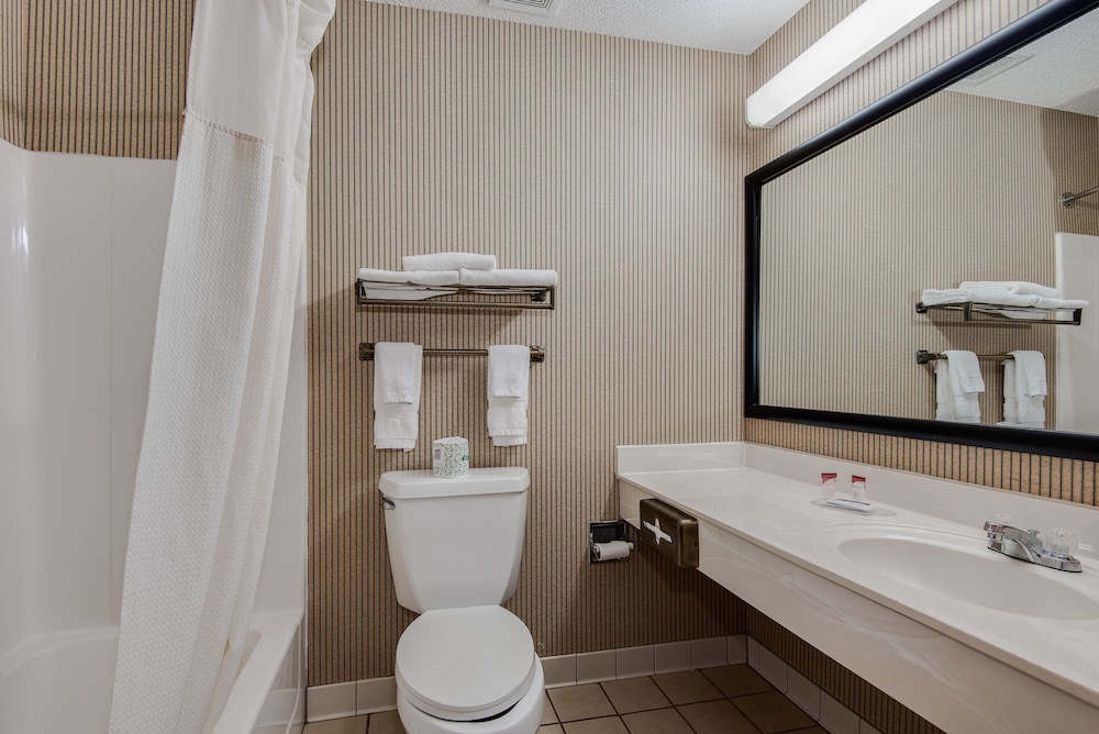 Norwood Inn And Suites Chaska 45/47