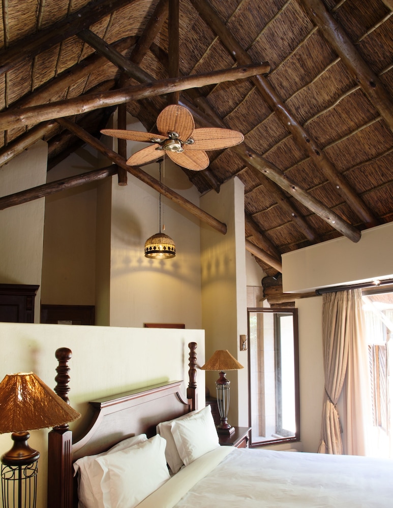 PREMIER RESORT MPONGO PRIVATE GAME RESERVE 16/50