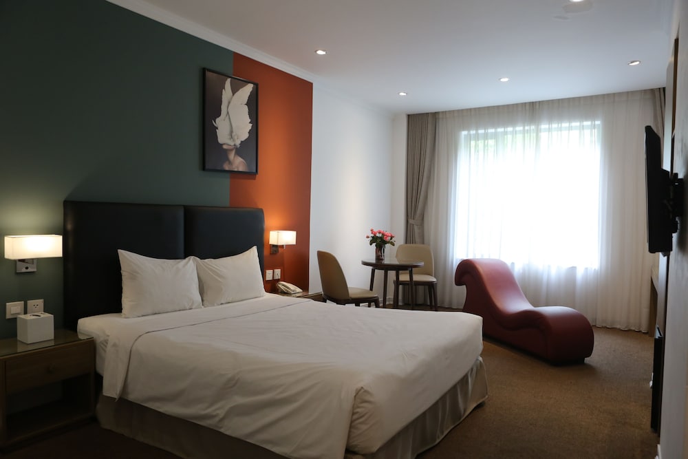 DELUXE, DOUBLE BED