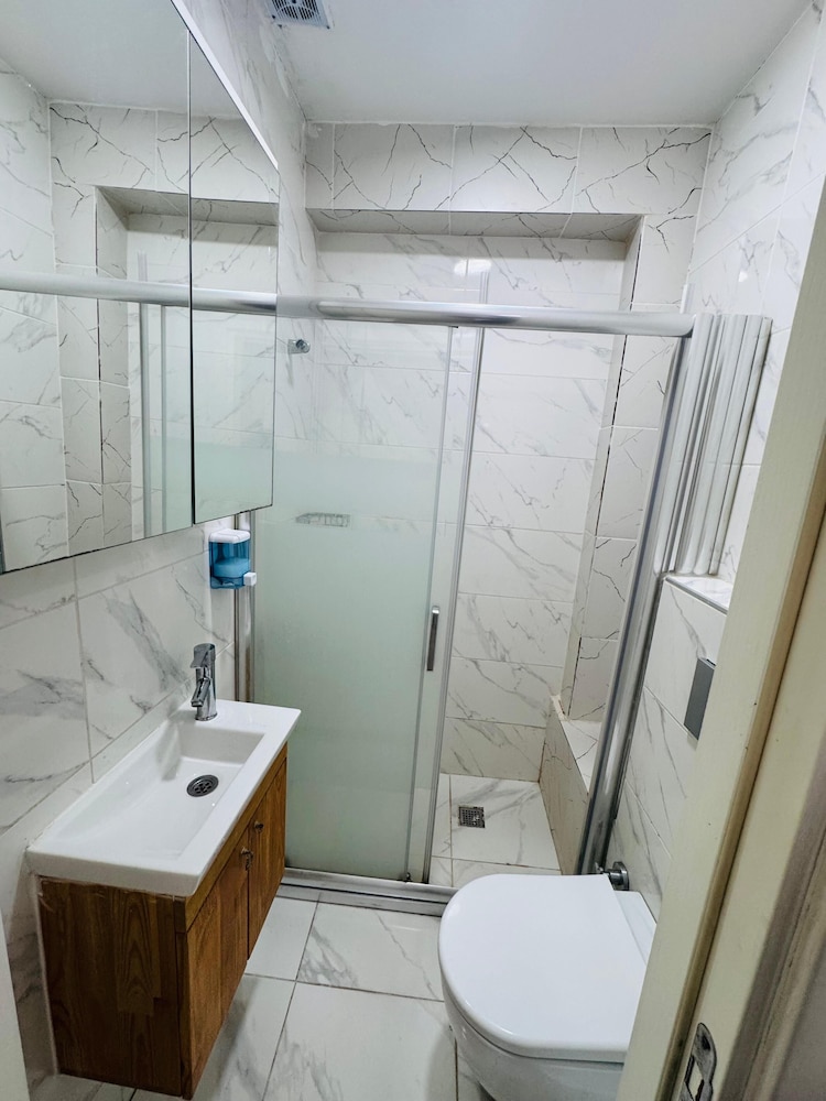 Avrasya Queen Hotel 28/30