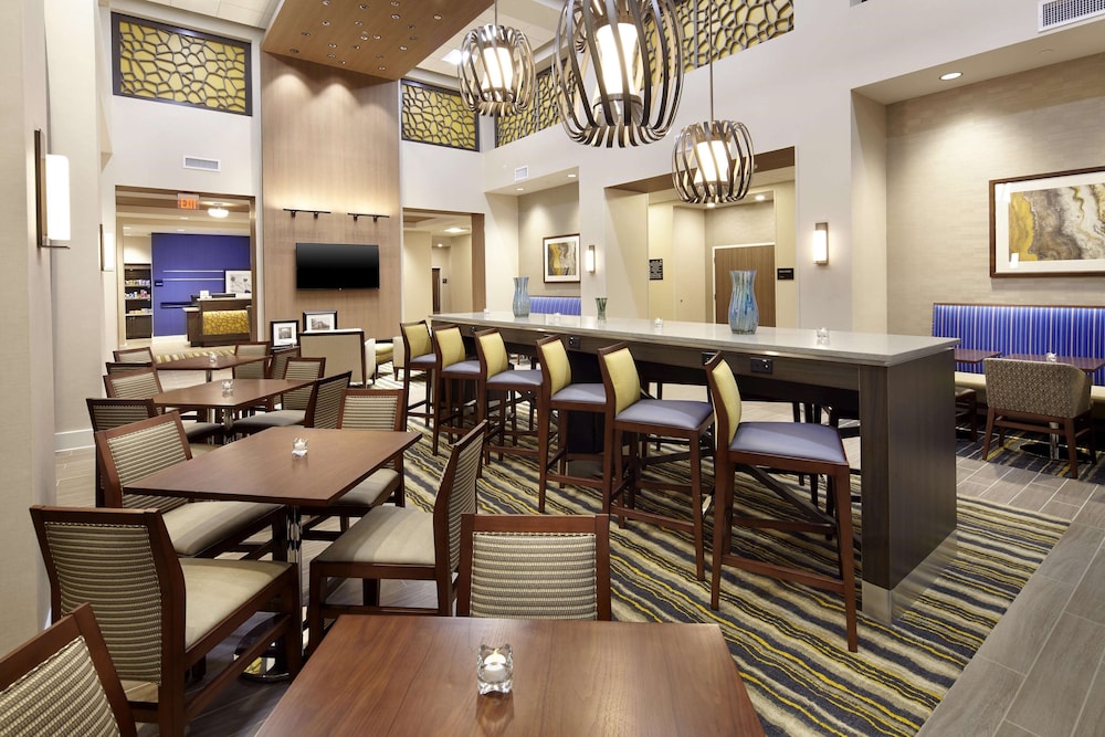 Hampton Inn Suites Pittsburgh Airport South Settlers Ridge 49/60