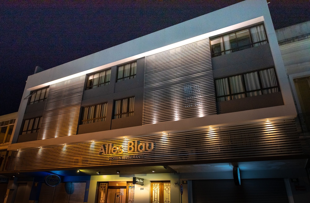 Hotel Alles Blau 1/24
