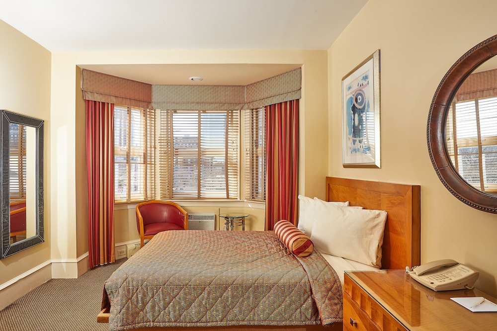 STANDARD, DOUBLE BED, CITY VIEW