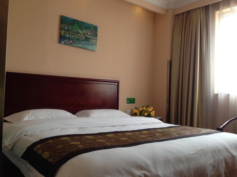 GreenTree Inn ZhenJiang Jurong New Bus Station Express Hotel 10/43