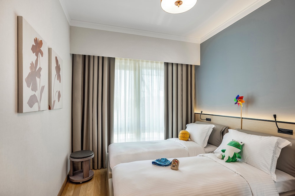 2 BEDROOMS, DELUXE, APARTMENT