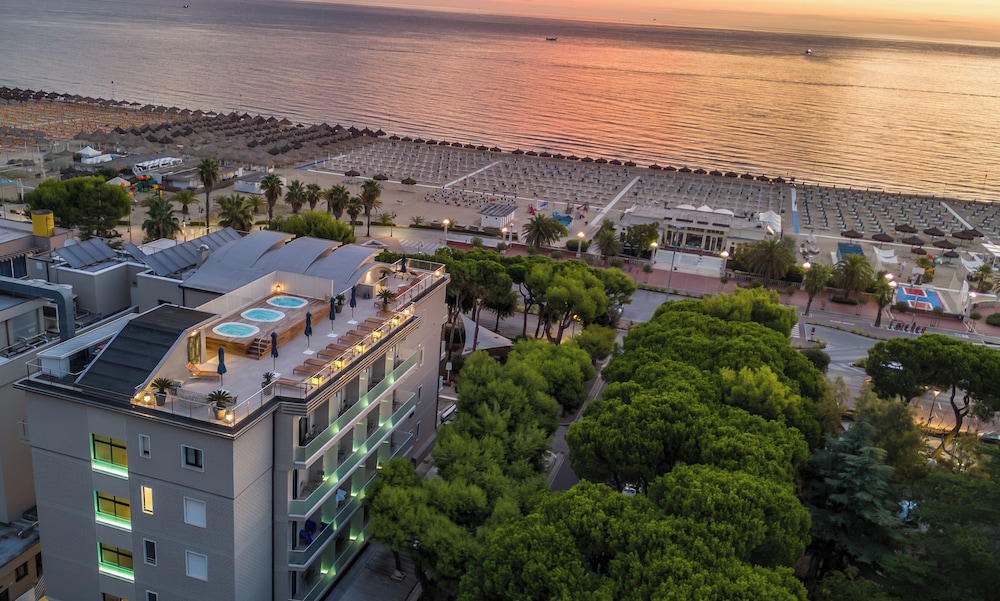 Hotel Cristallo 2/50