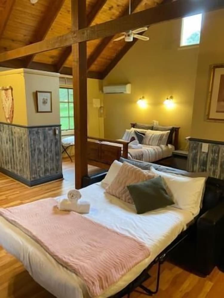 TRAWOOL COTTAGES AND FARMSTAY 7/49
