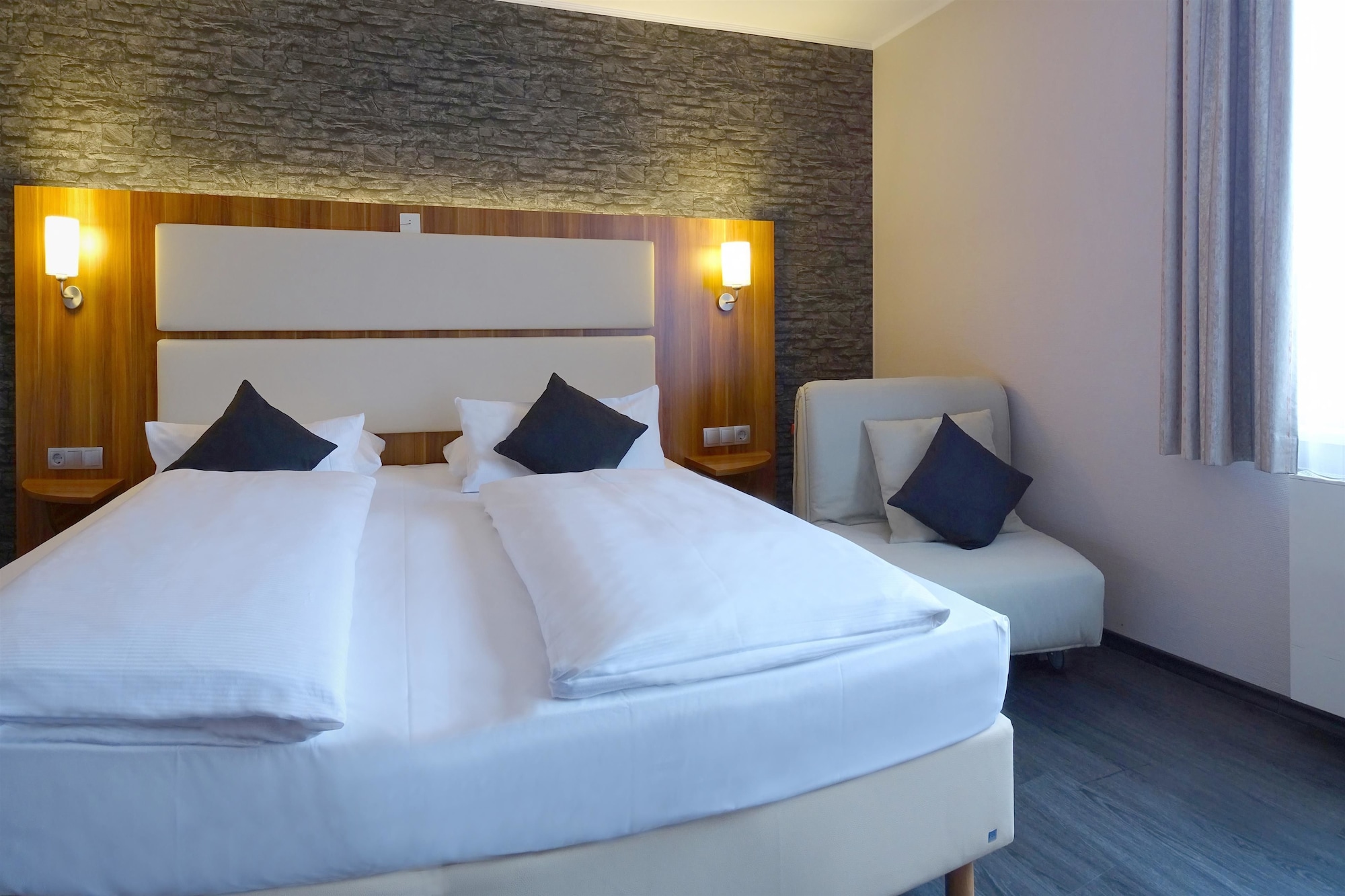 Comfort, King Bed, Convertible Double Bed، Plaza Hotel Zwickau 2/10