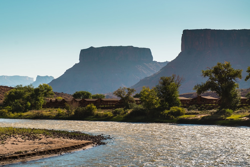 Red Cliffs Lodge 44/46