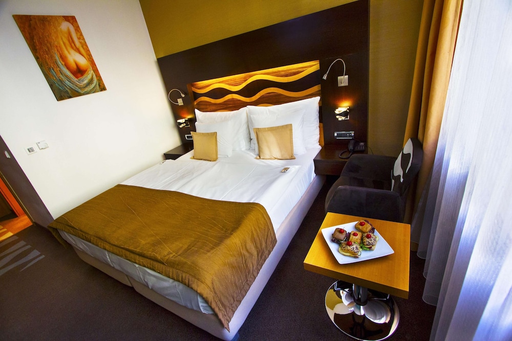 Danubia Gate Hotel 20/70