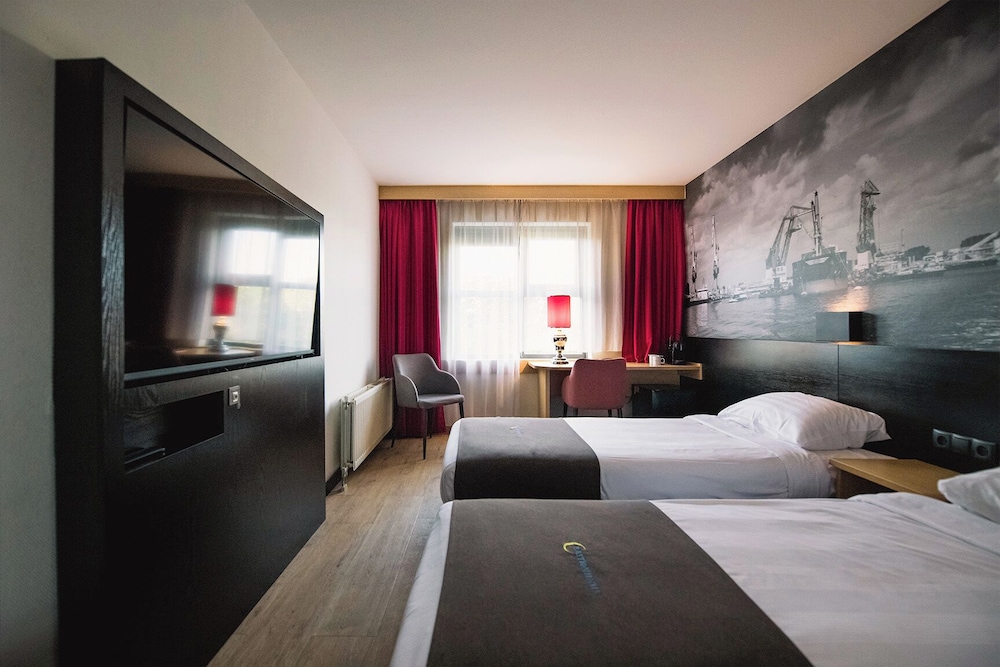 COMFORT, TWIN BEDS