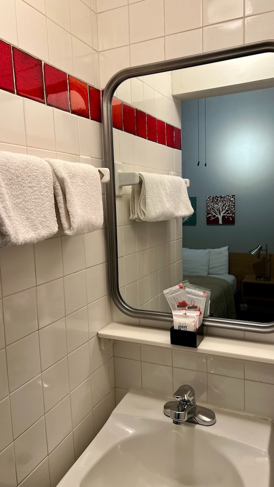Touchstone Hotel 43/45