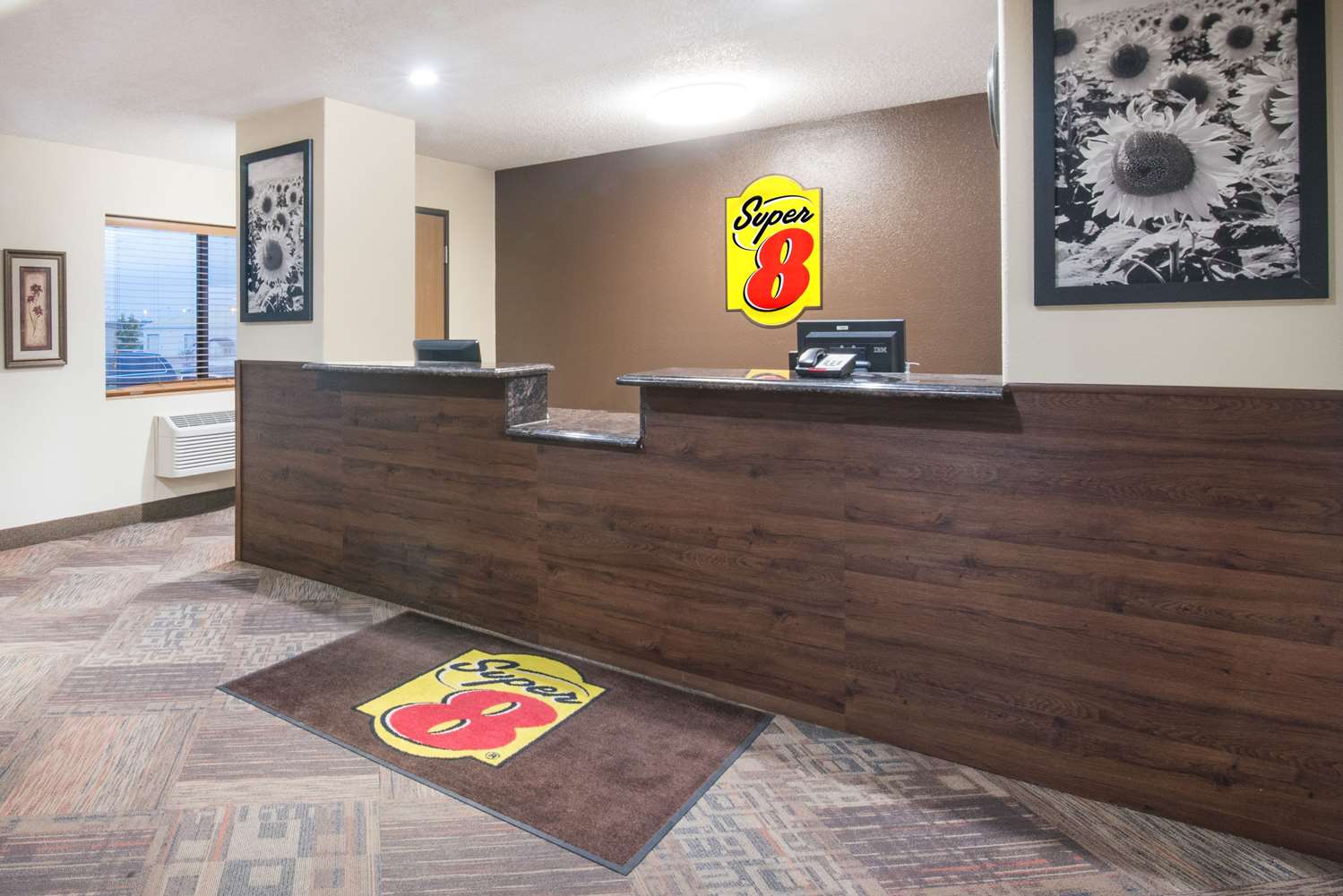 Super 8 By Wyndham Jamestown 3/7
