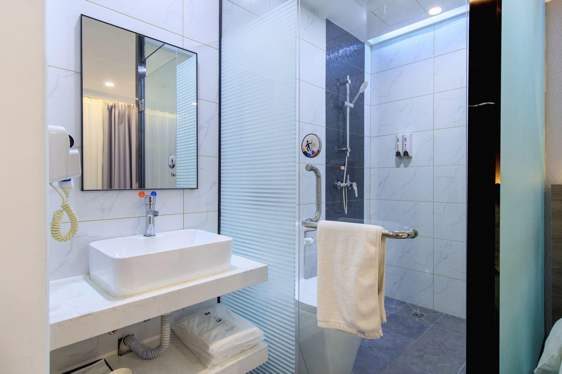 7 Days Inn (Beijing Shangdi Sports University & Qinghe City railway station) 51/55