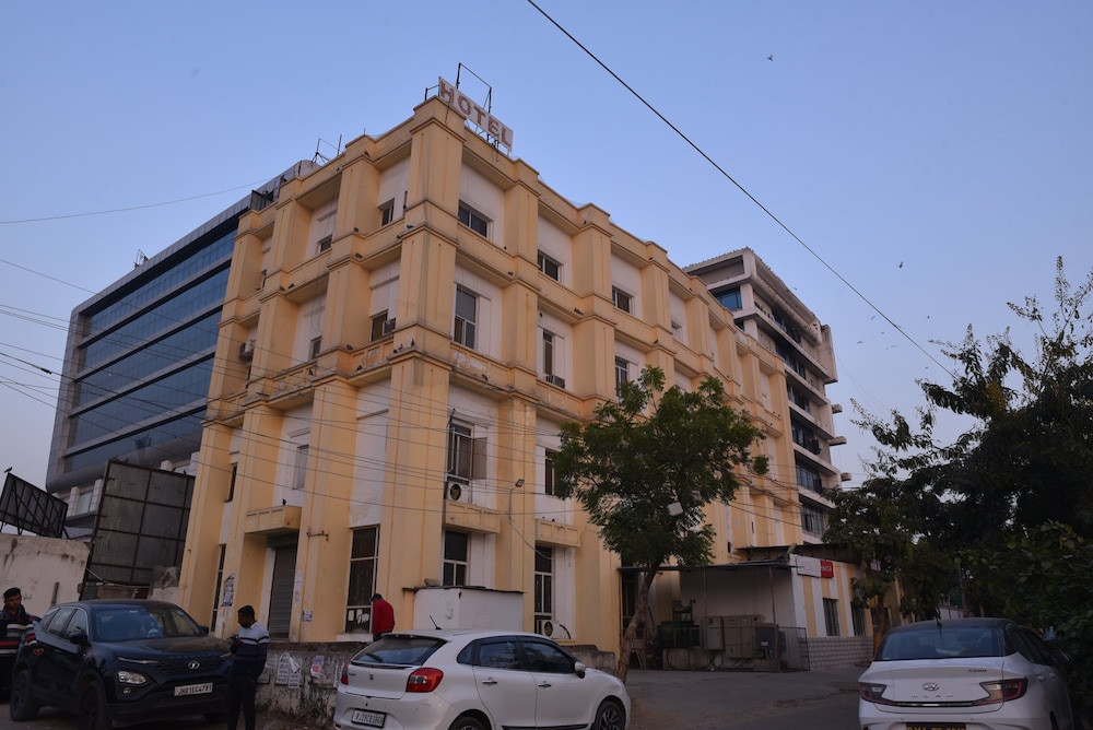 Hotel C 9 37/50