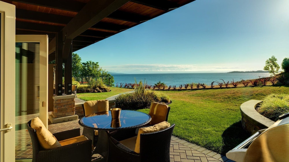 Sunrise Ridge Waterfront Resort 8/82