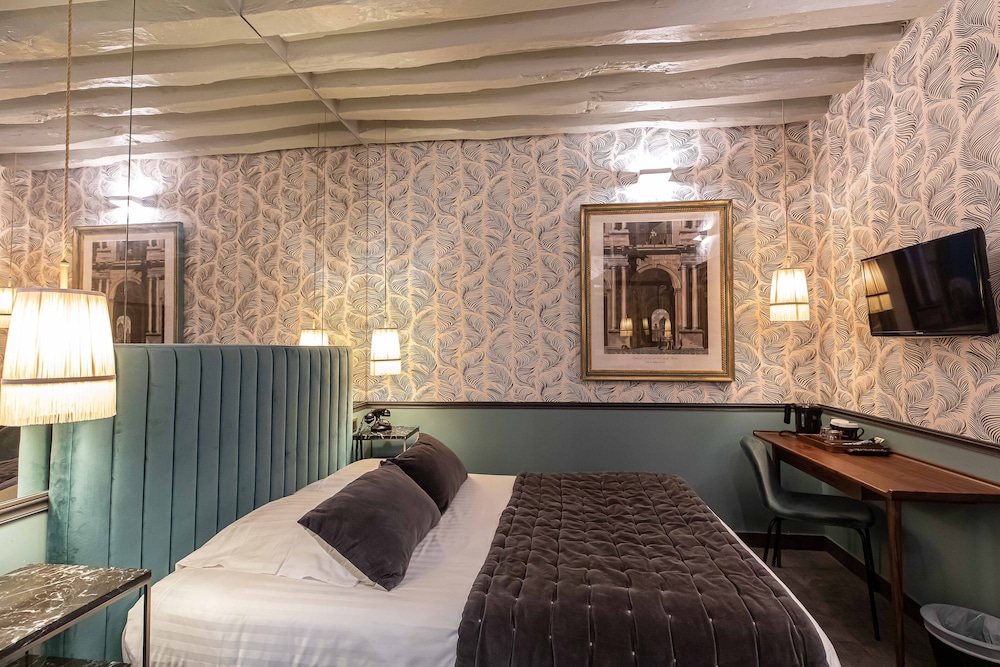Dauphine Saint Germain Hotel 44/70