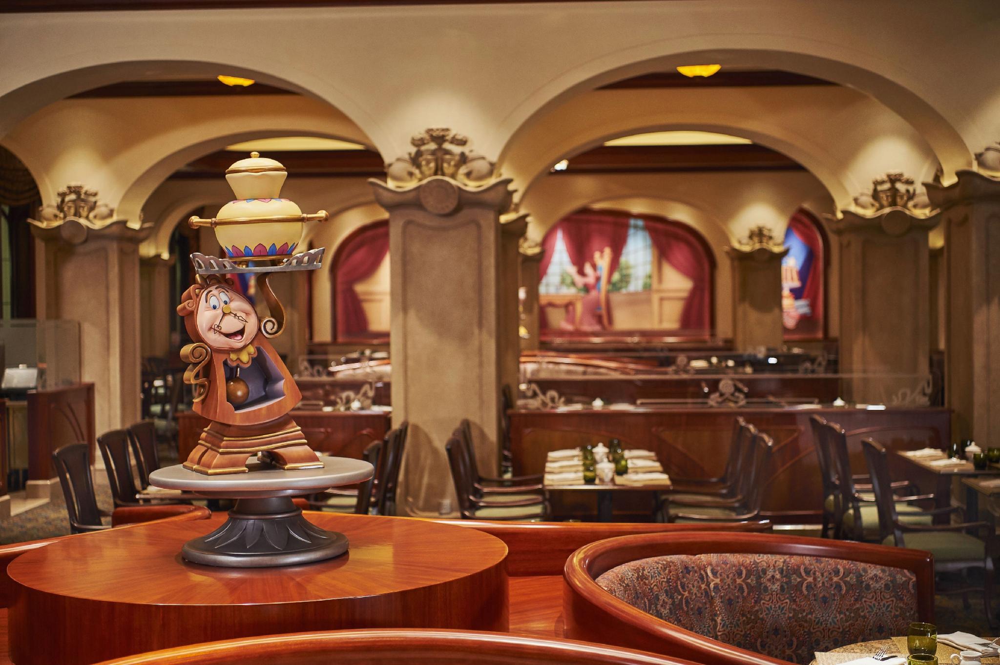 Disneyland Hotel 32/36