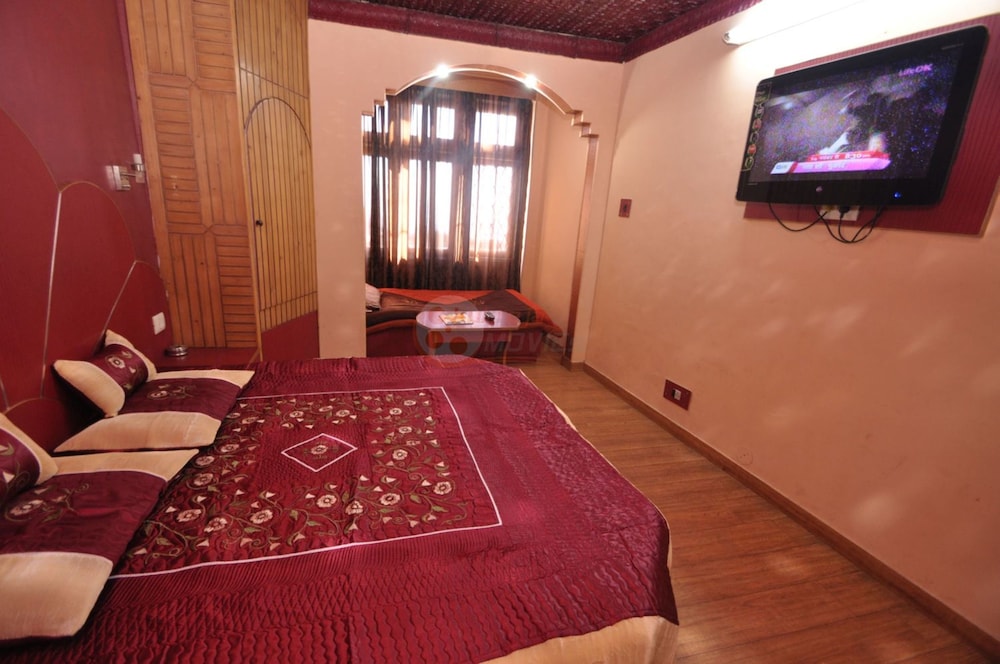 Hotel Sidharth Regency 28/34