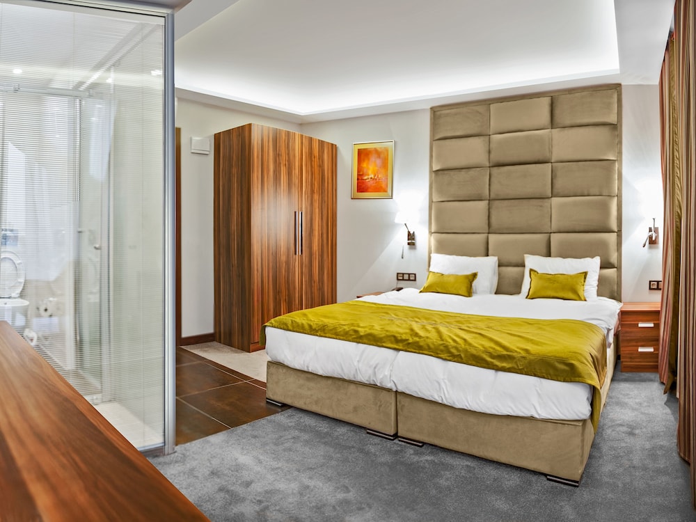 The 22 Hotel 18/50