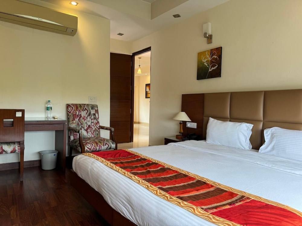 Ahuja Residency Sector 44 Noida 6/39