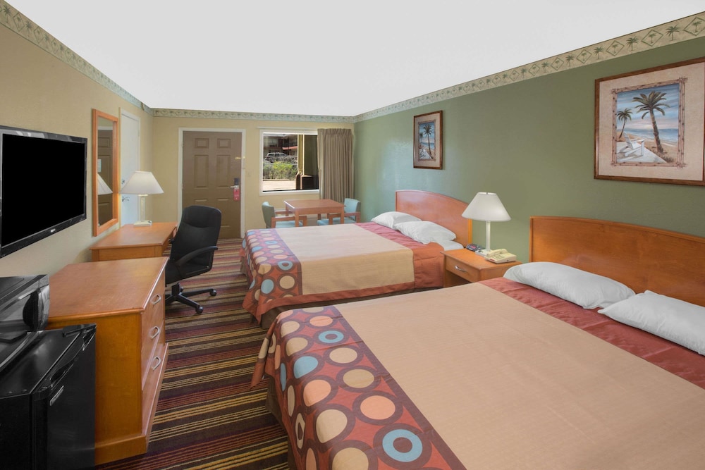 Super 8 By Wyndham Shreveport 9/28