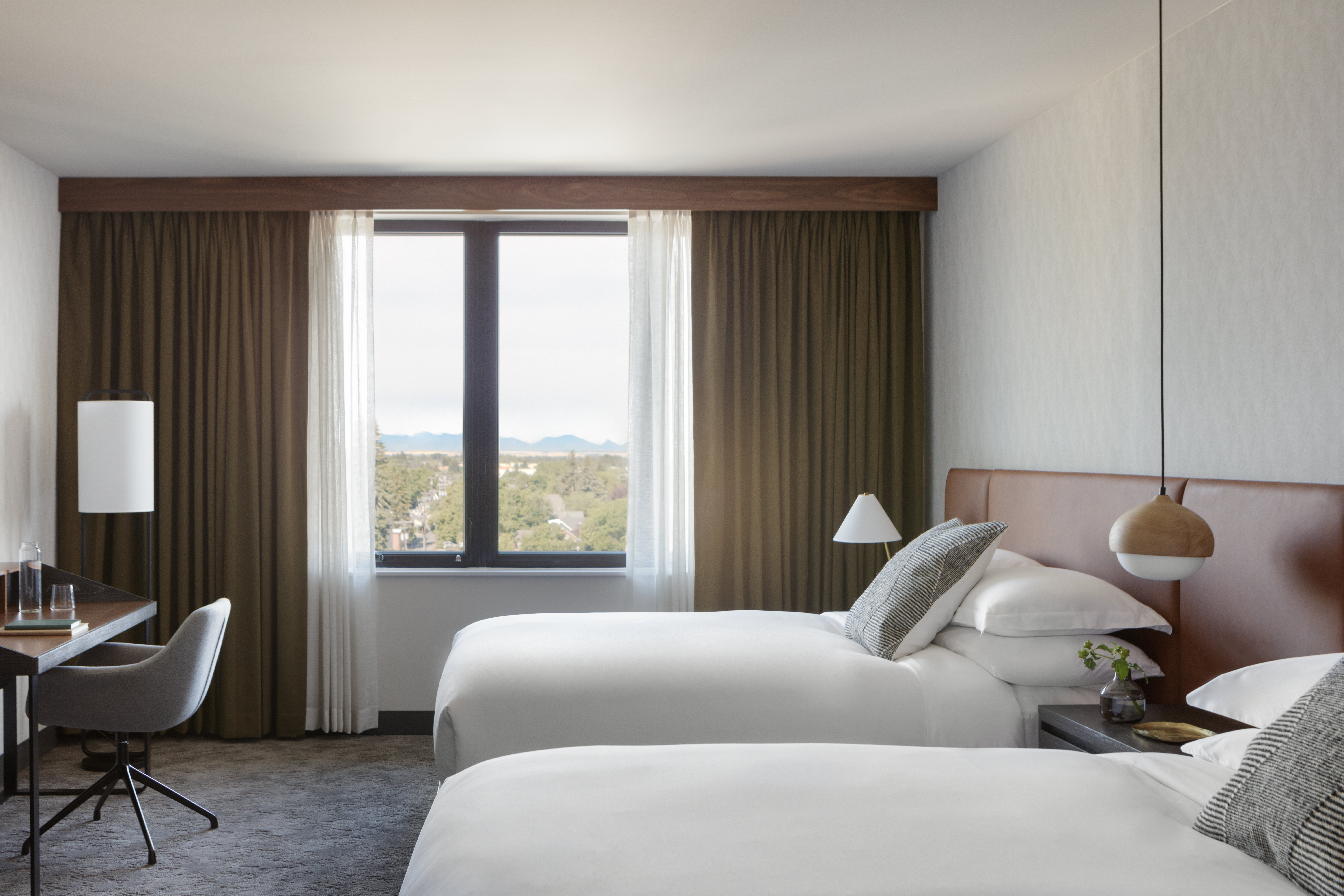 Essential, 2 Queen Beds, Accessible