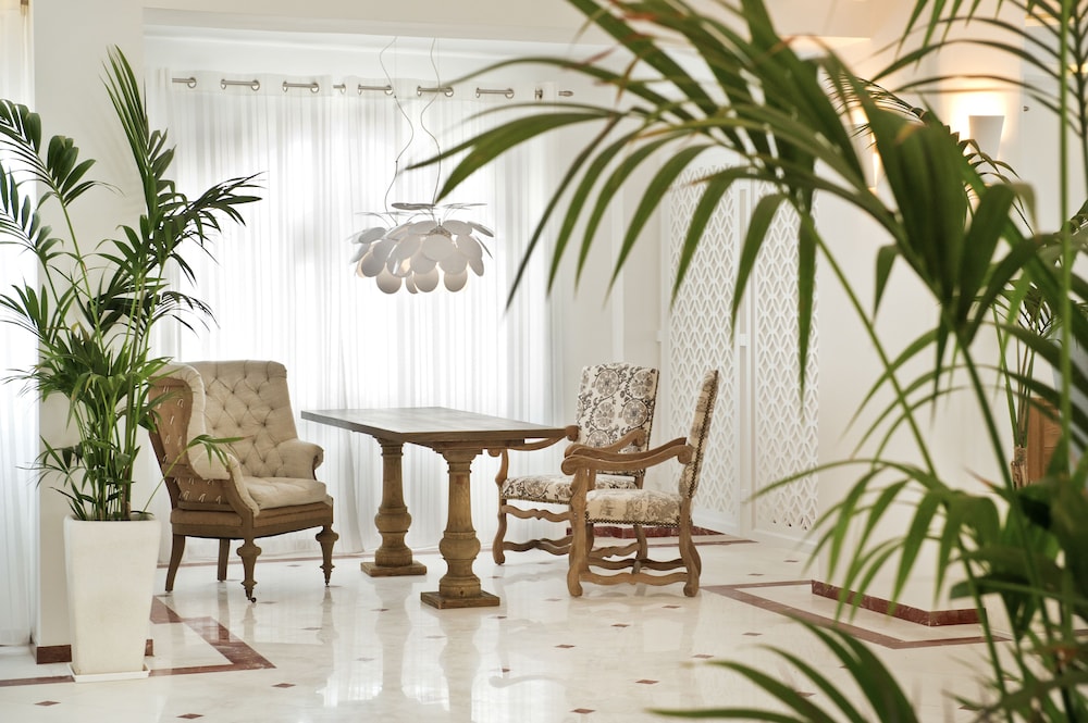Santorini Palace Hotel 12/58