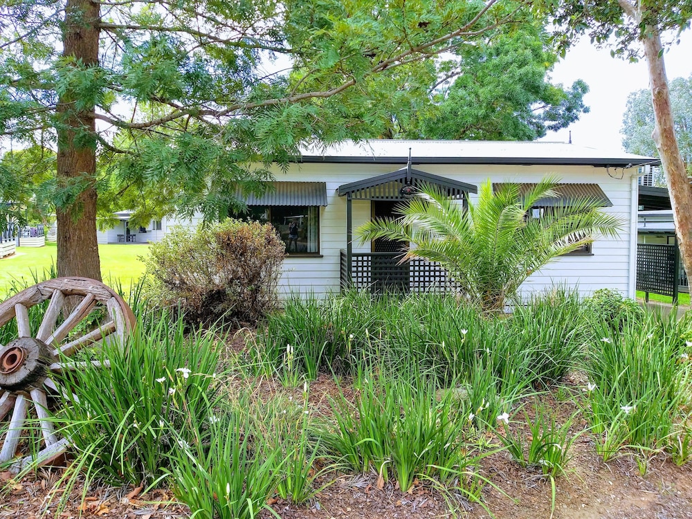 Lake Hume Resort 3/50