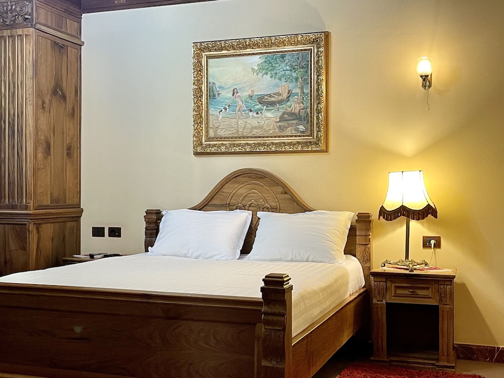 Room at Brilant Antik, TIRANA