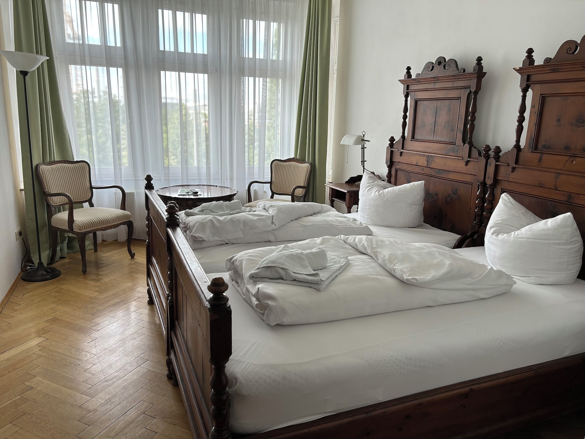 STANDARD, KING BED