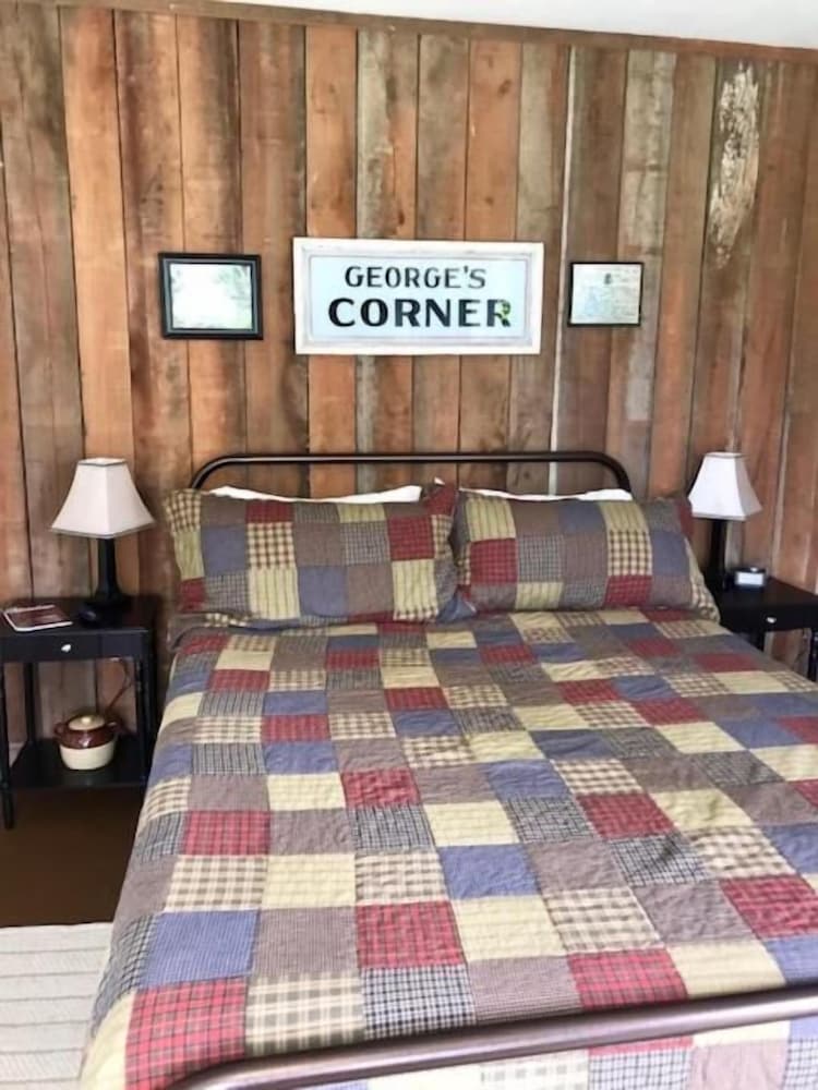 Riverboat Bed & Breakfast 34/43