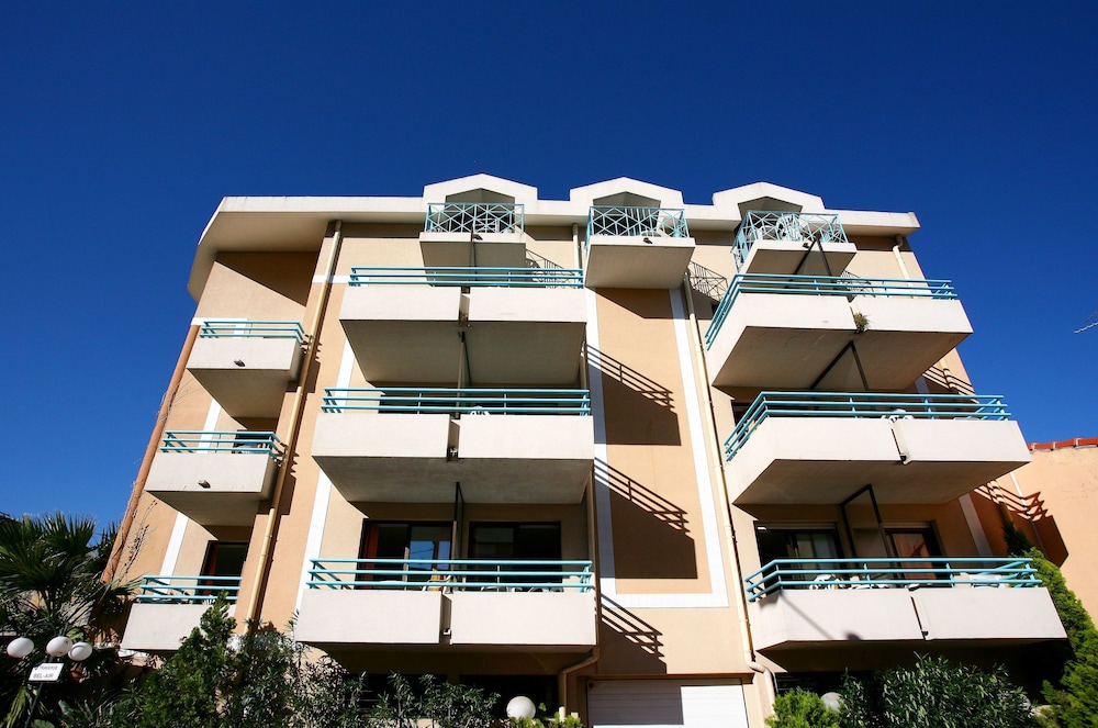 RESIDHOTEL LES CORALYNES in CANNES
