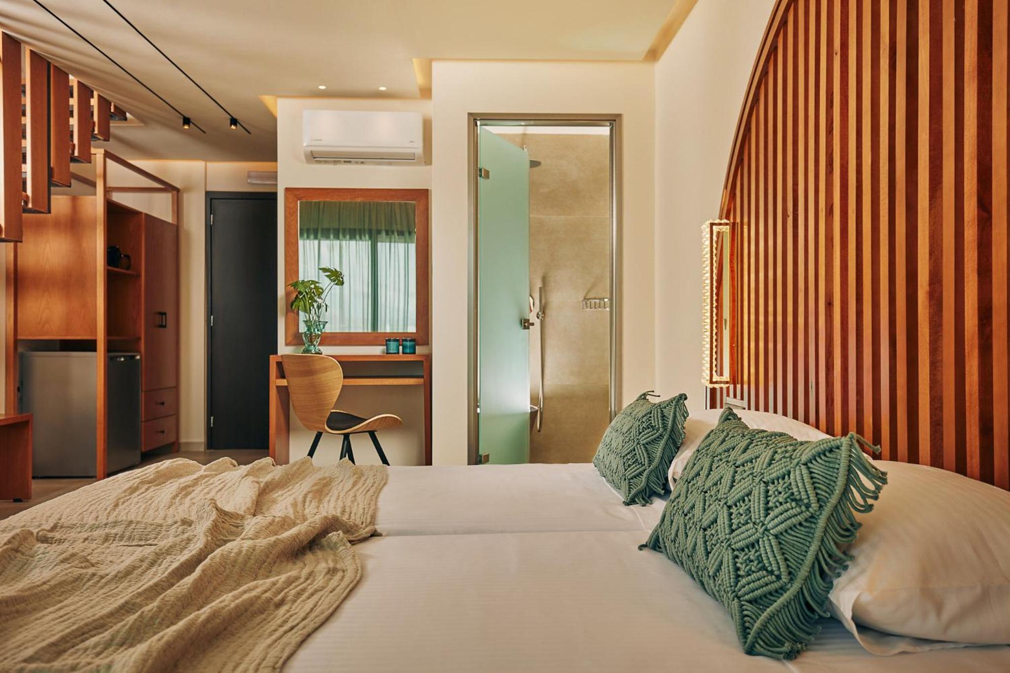 جناح عائلي، Letsos Hotel 4/9