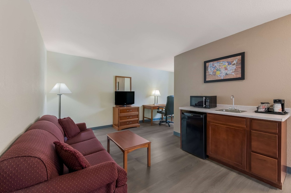 Baymont by Wyndham Iron Mountain 45/69