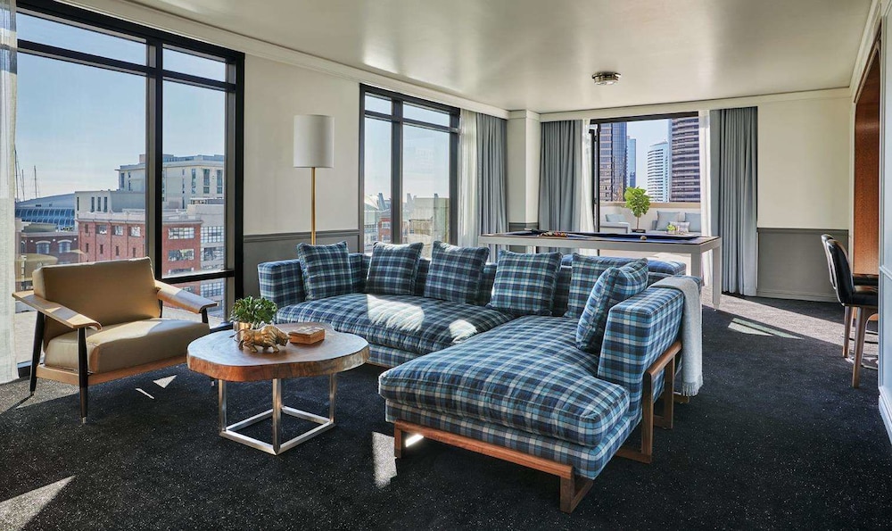 Pendry San Diego 45/70