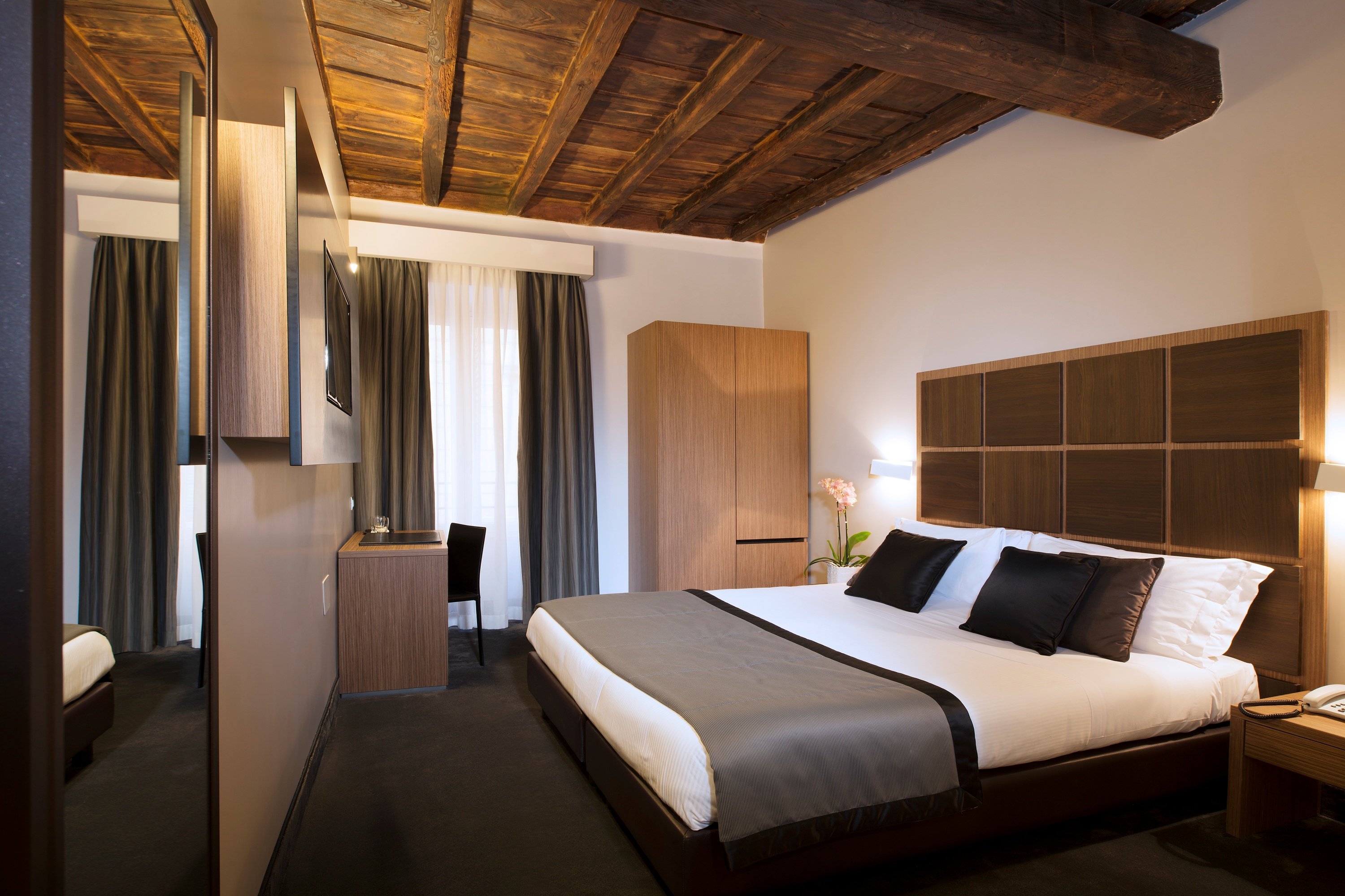 Trevi Hotel 24/79