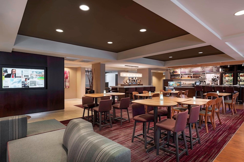 Courtyard By Marriott Asheville 34/39