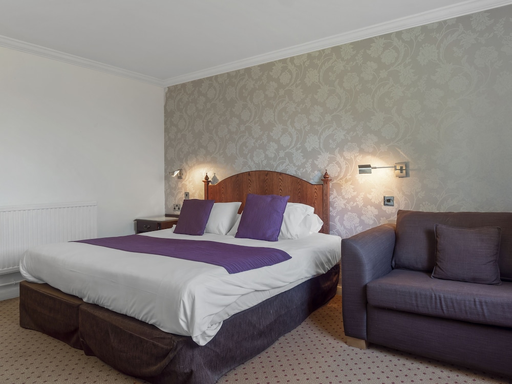 Family, Double Bed, 2 Sofa