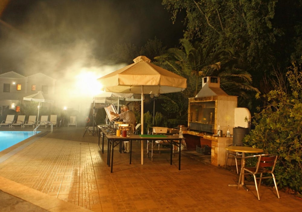 Pasiphae Hotel 16/72