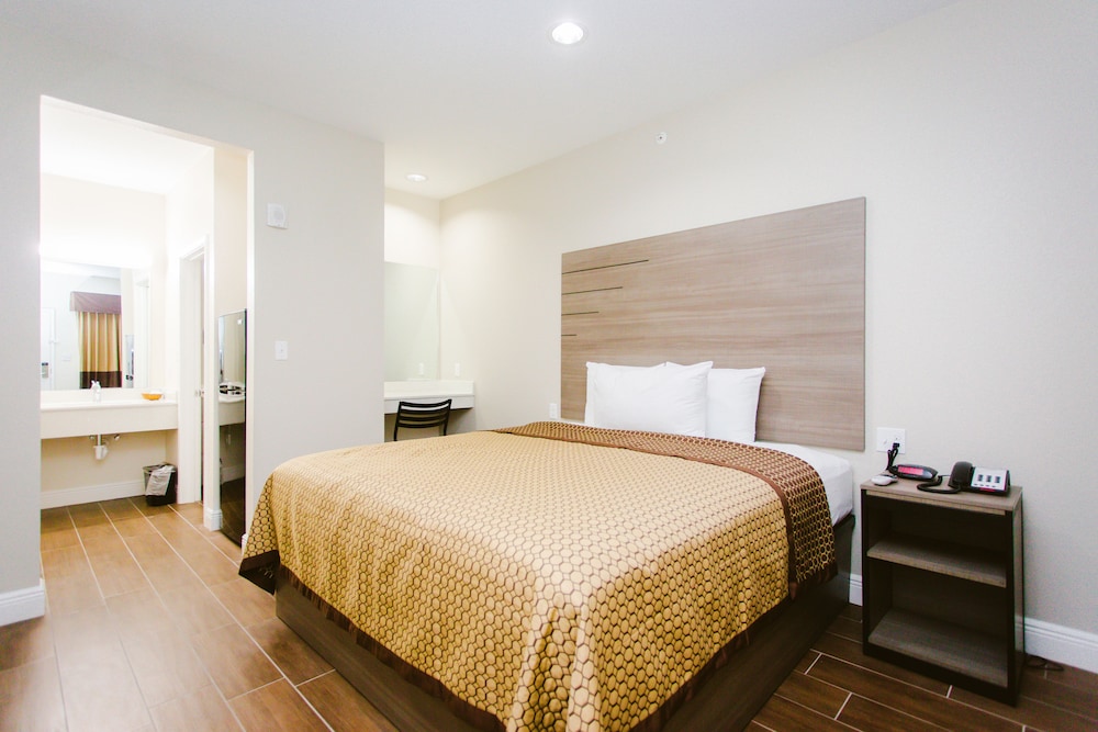 Scottish Inn & Suites 15/26