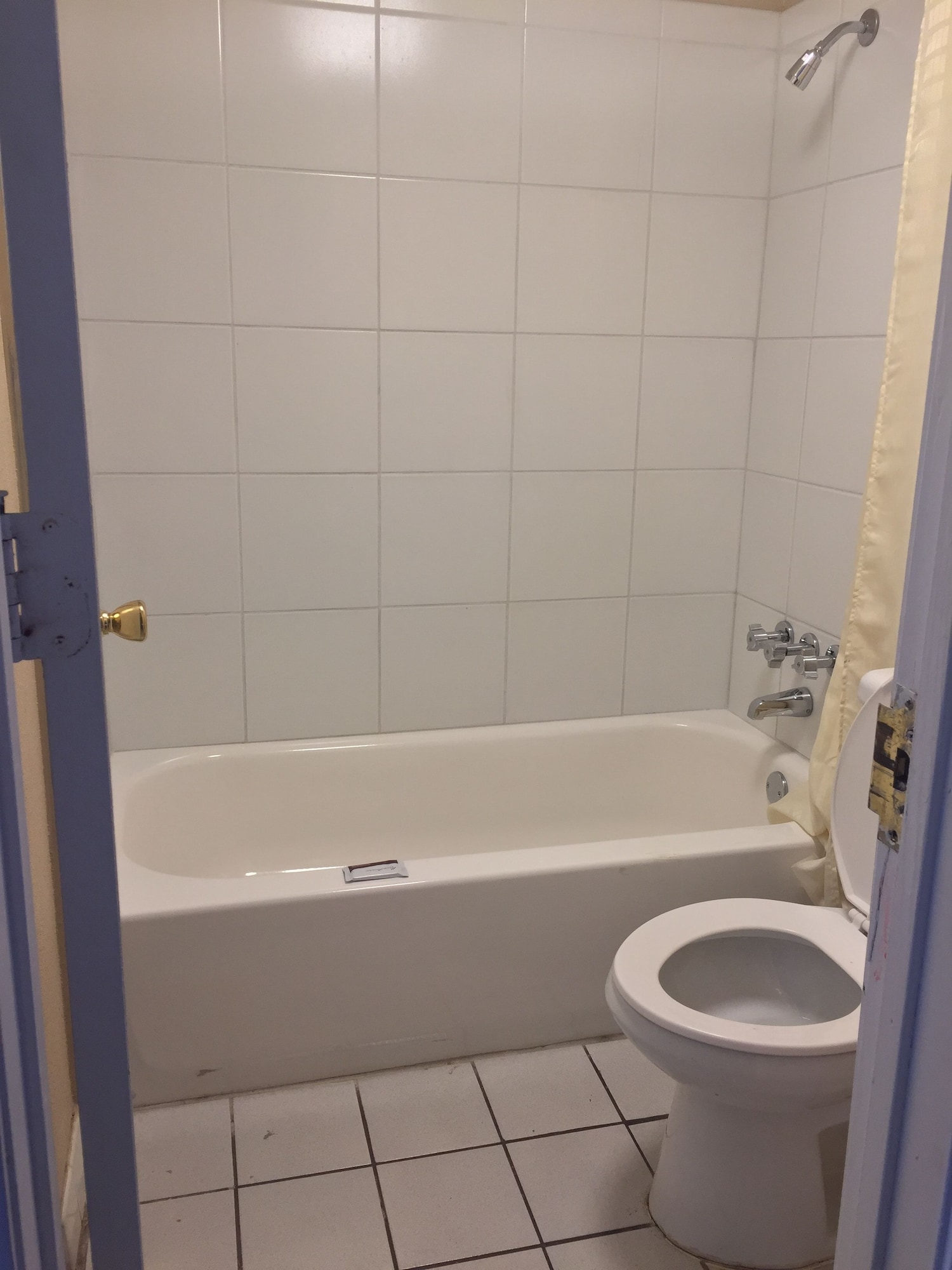 ECONOMY, 2 DOUBLE BEDS