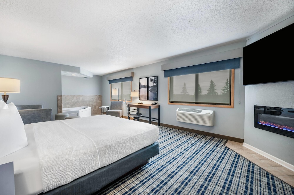جناح بسرير كينج مع أريكة، Americinn By Wyndham Baudette 4/9