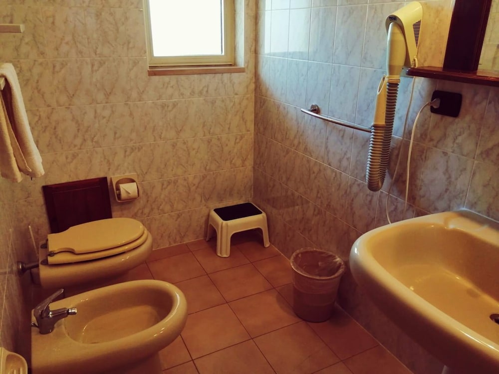 Club Malaspina Hotel and Resort 53/54