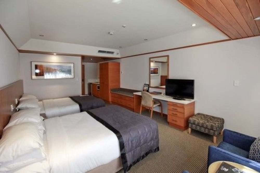 Commodore Airport Hotel 17/74