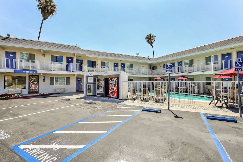 Motel6 Pleasanton, CA 48/63