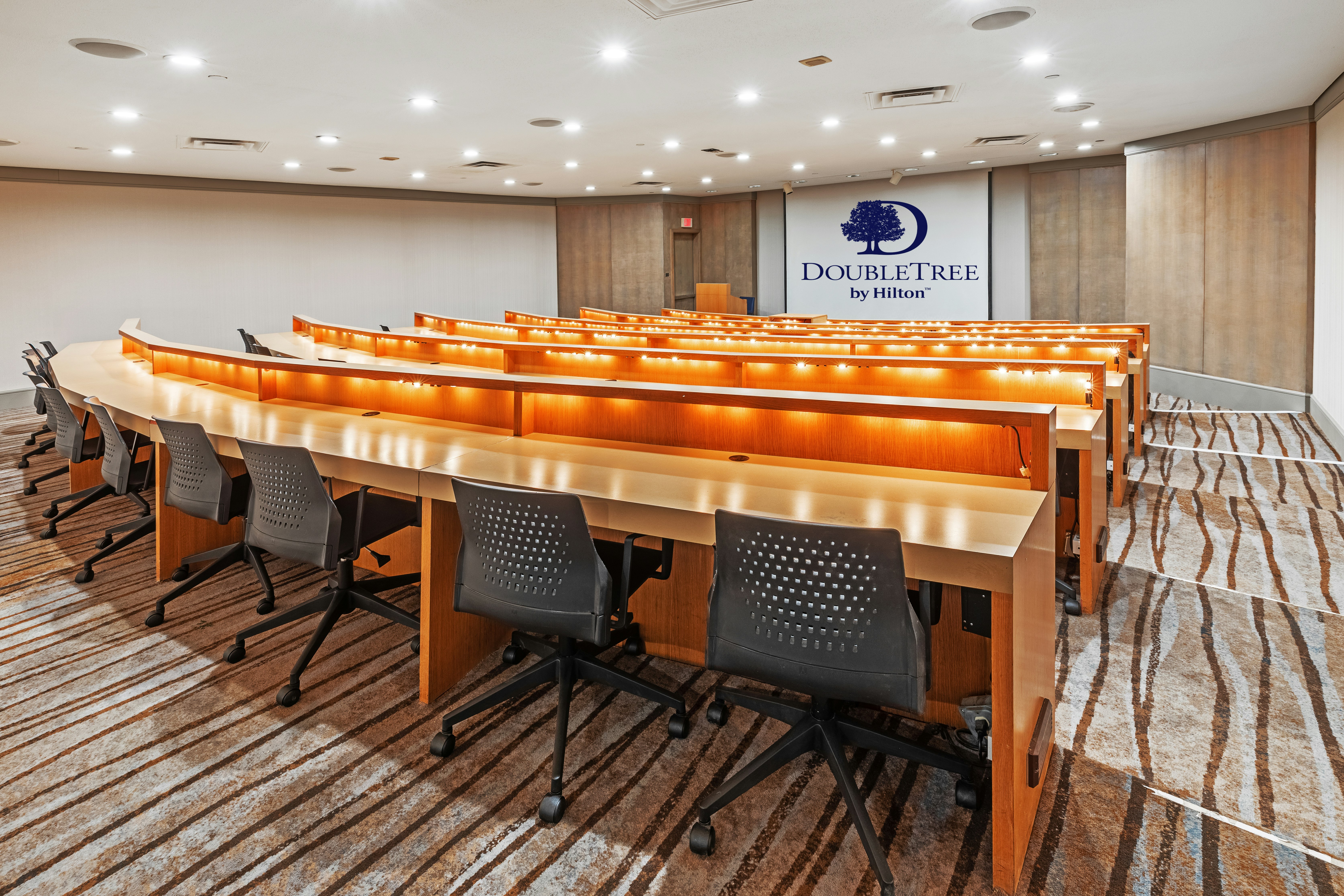 Doubletree Hotel Tulsa At Warren Place 66/72