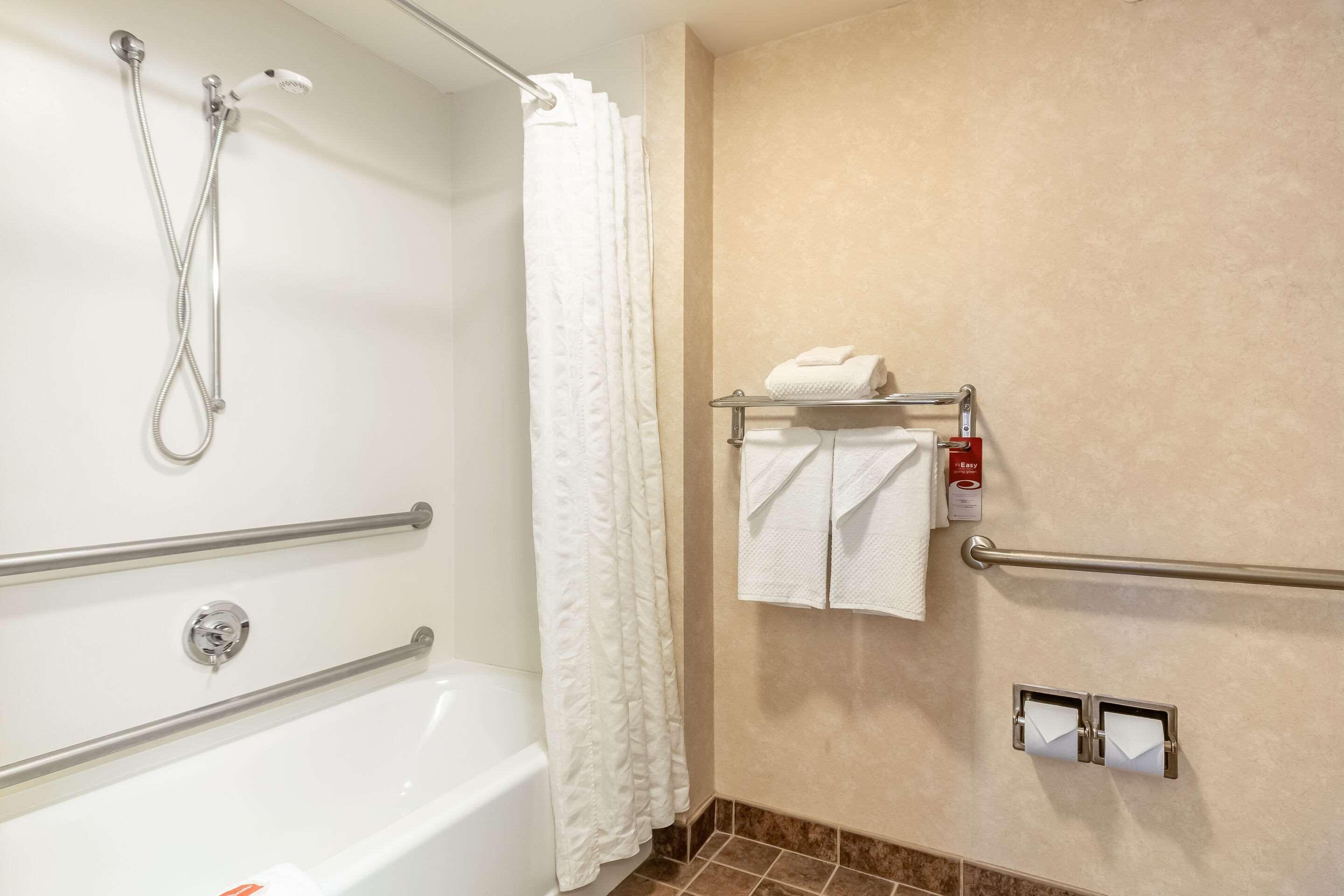 Econo Lodge 40/41