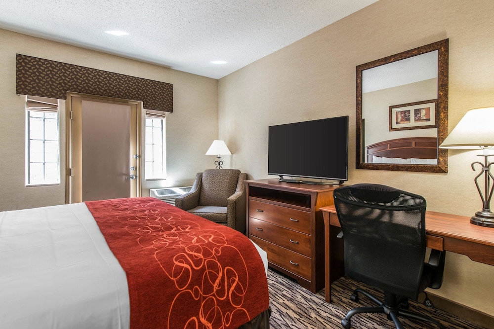Comfort Suites At Evergreen Parkway 10/48